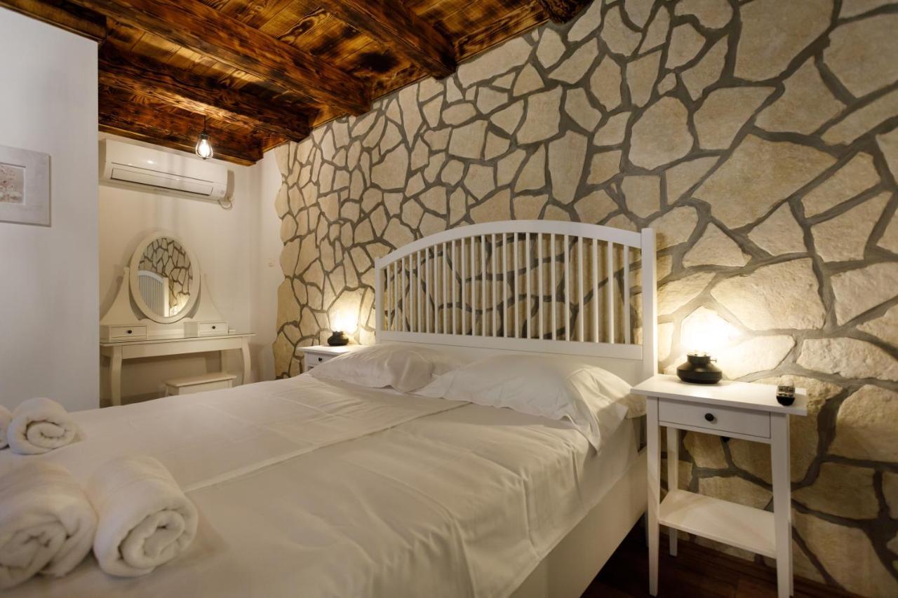 Rustic Apartment Evelin Крк Екстер'єр фото