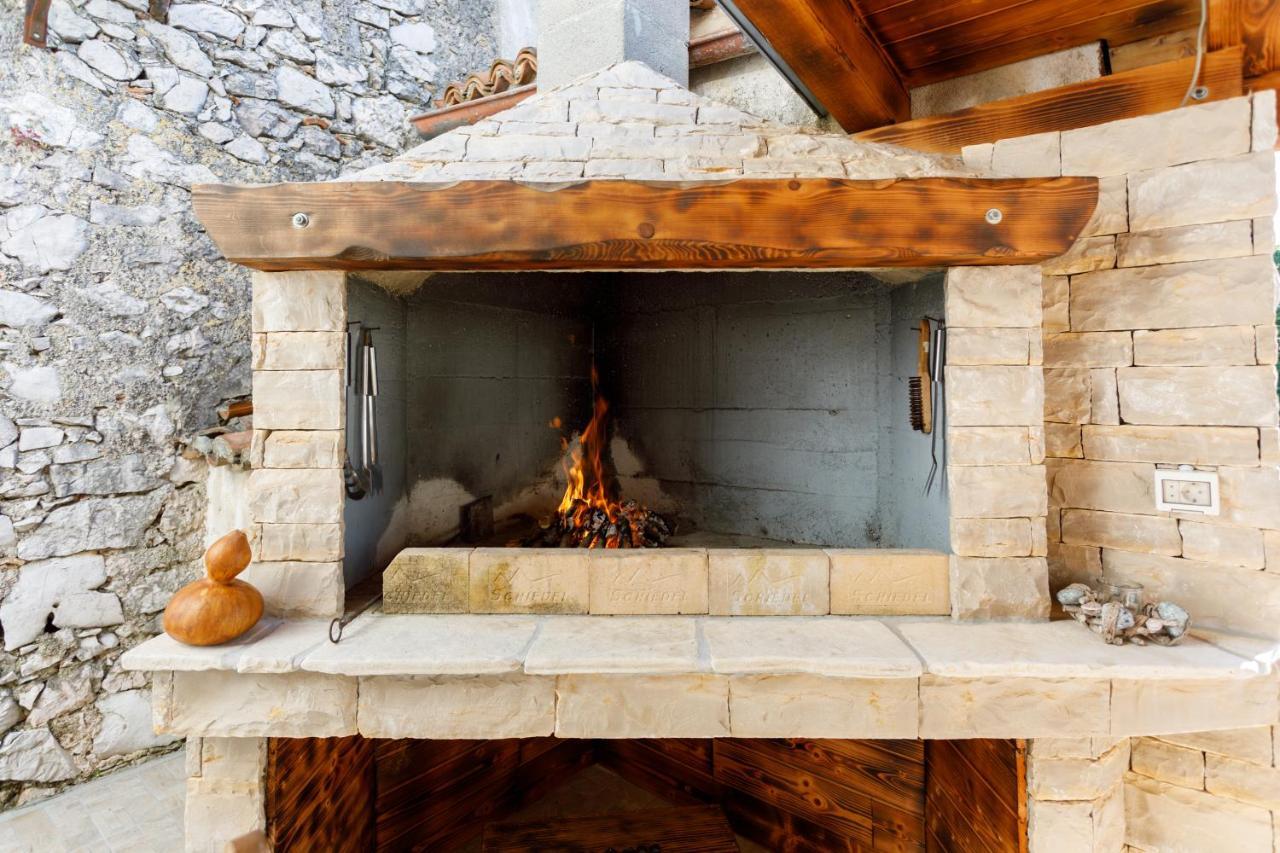 Rustic Apartment Evelin Крк Екстер'єр фото