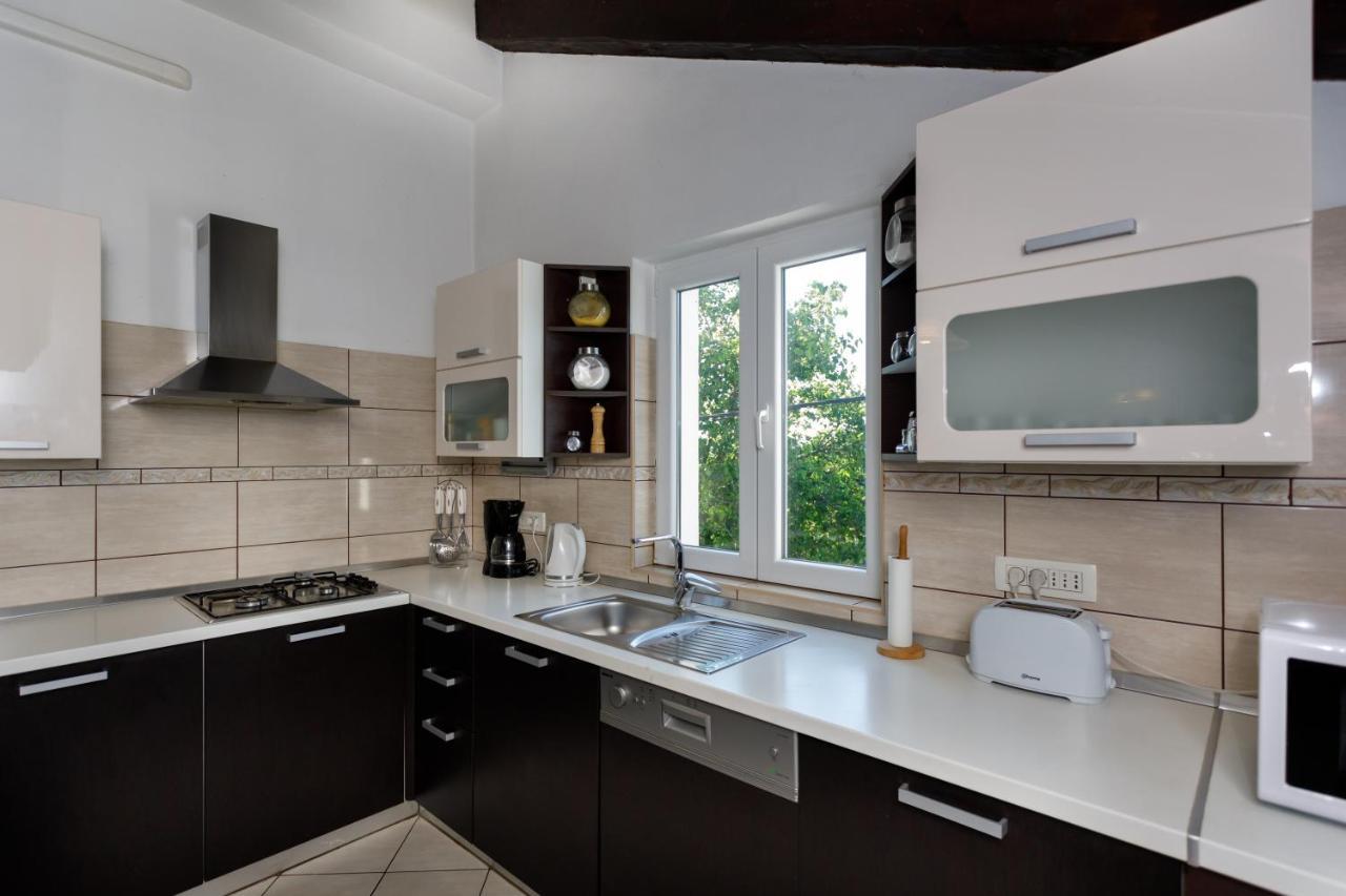 Rustic Apartment Evelin Крк Екстер'єр фото