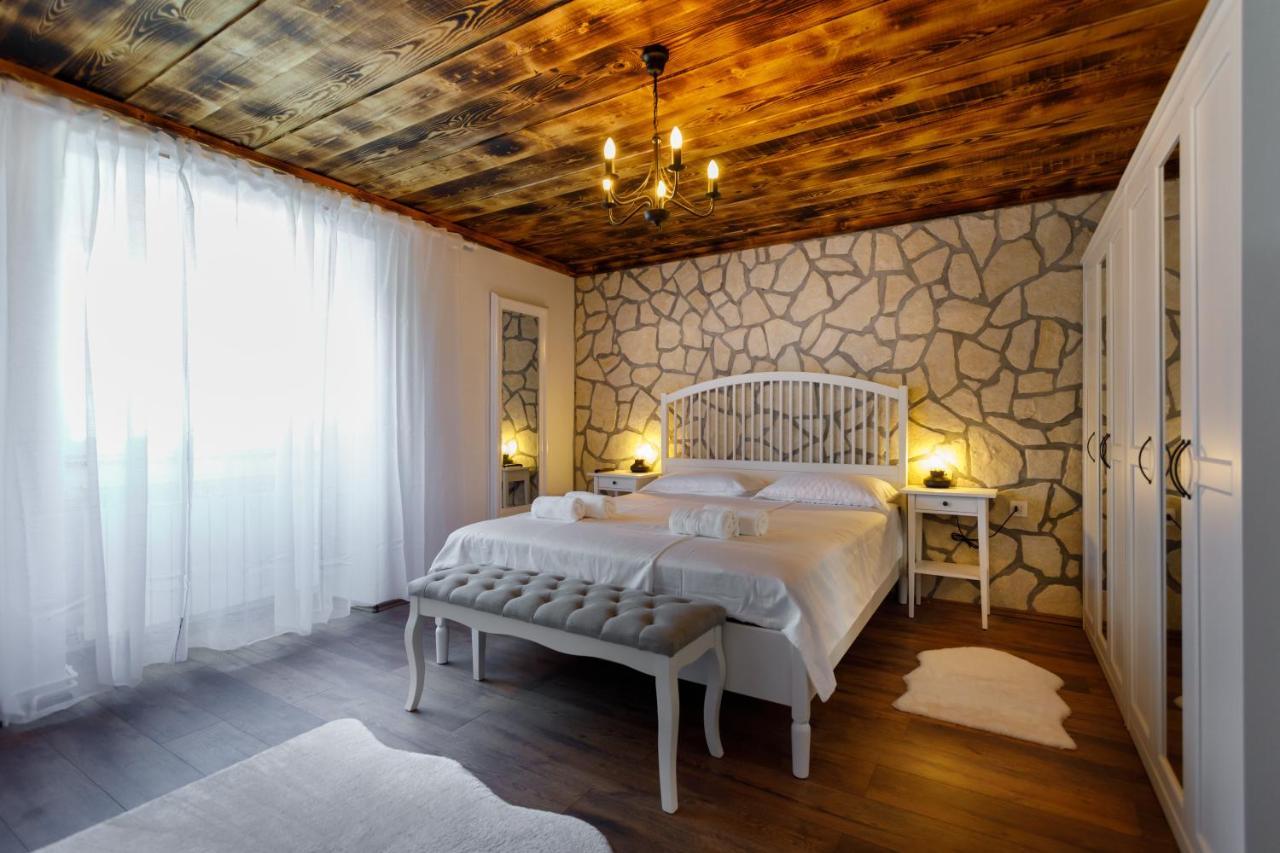 Rustic Apartment Evelin Крк Екстер'єр фото