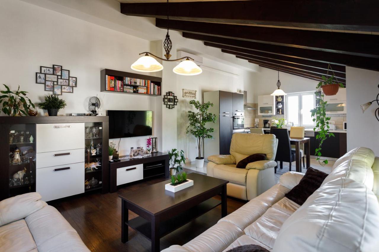 Rustic Apartment Evelin Крк Екстер'єр фото