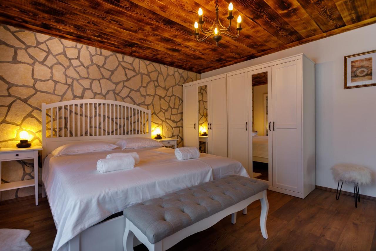 Rustic Apartment Evelin Крк Екстер'єр фото